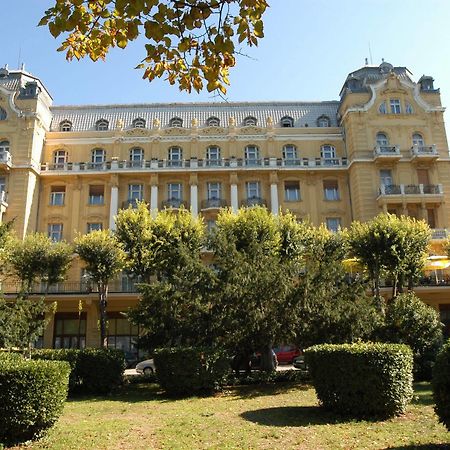 Guest House Hotel Riviera Pula Exteriör bild