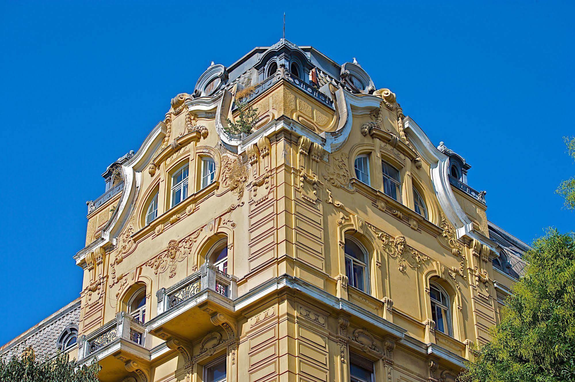 Guest House Hotel Riviera Pula Exteriör bild