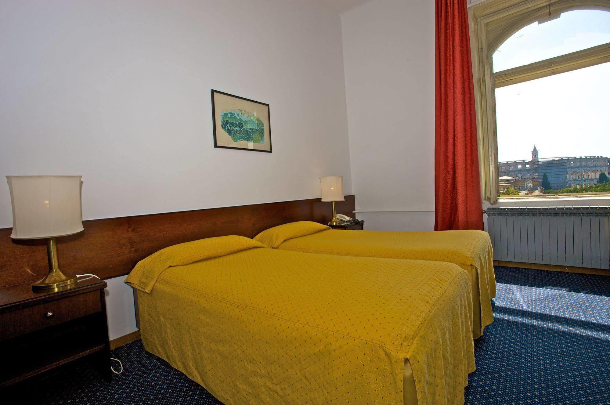 Guest House Hotel Riviera Pula Exteriör bild