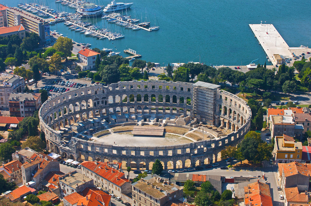 Guest House Hotel Riviera Pula Exteriör bild